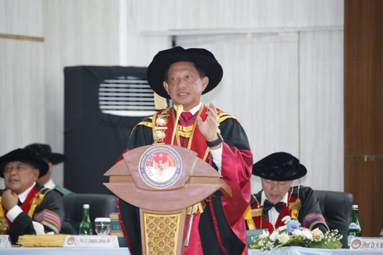 Mendagri Tito Karnavian saat pidato di depan wisudawan IPDN.